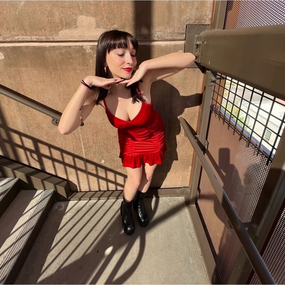 Meet your Posher, Taylor - Picture 2 of 4